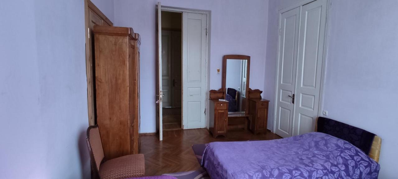 Guest House Tall Rooms Zugdidi Exterior photo
