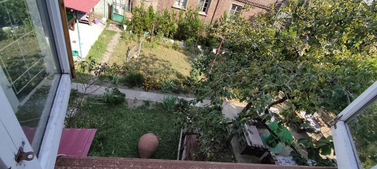 Guest House Tall Rooms Zugdidi Exterior photo