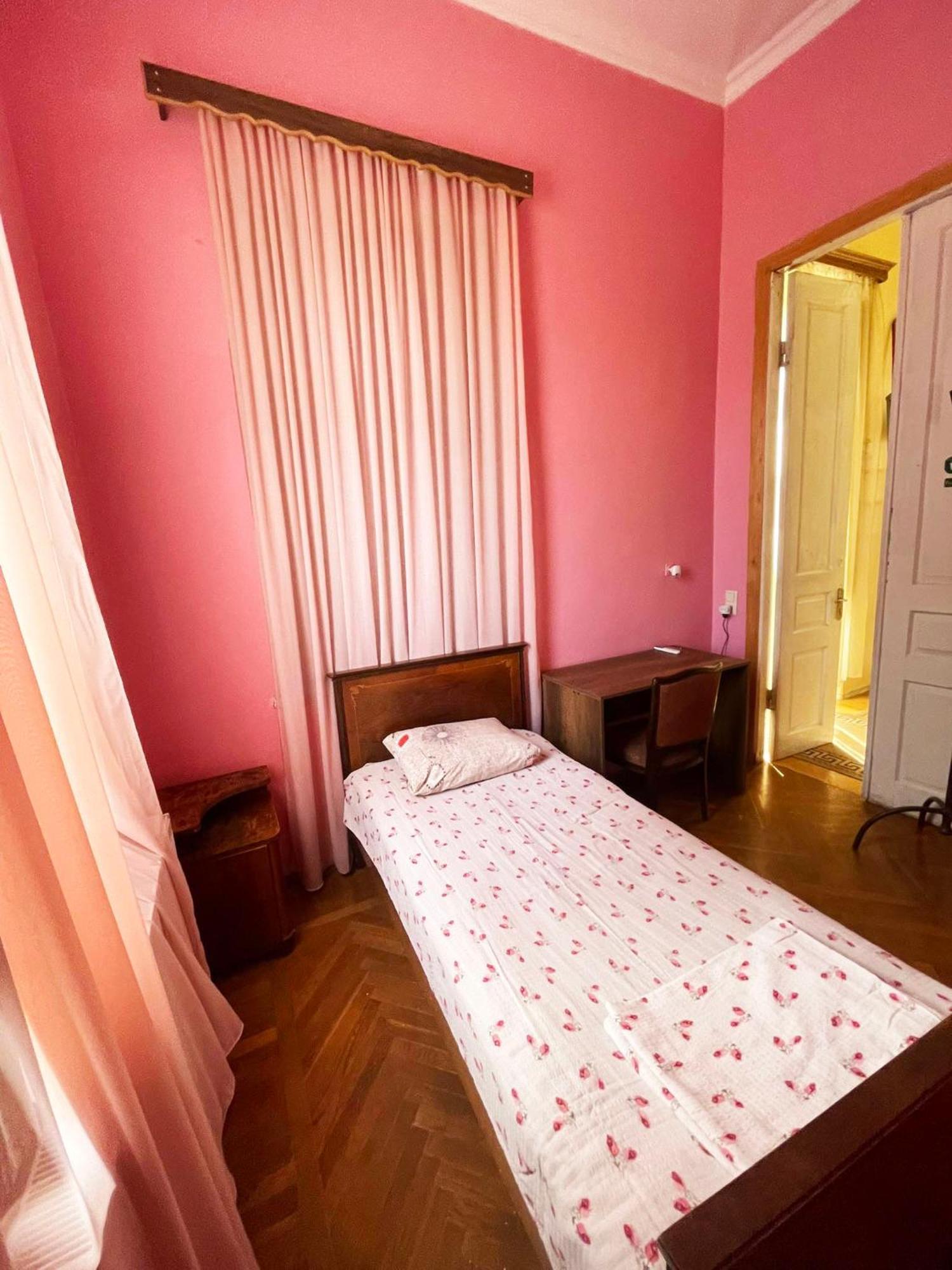 Guest House Tall Rooms Zugdidi Exterior photo